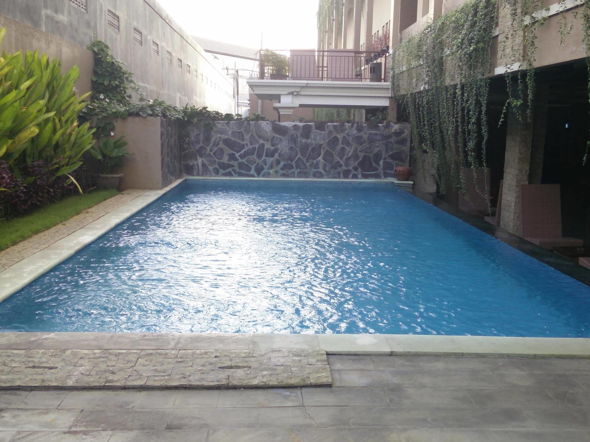 เคโอไอ โฮเต็ล แอนด์ เรสซิเด้นส์ Hotel เดนปาซาร์ ภายนอก รูปภาพ